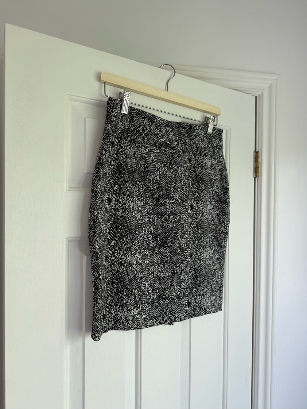 RW&CO. Black and White Printed Pencil Skirt